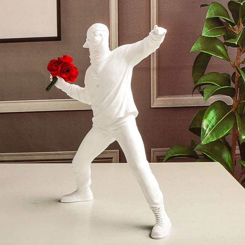 Escultura Harmonia em Movimento Homem Lançando Flor