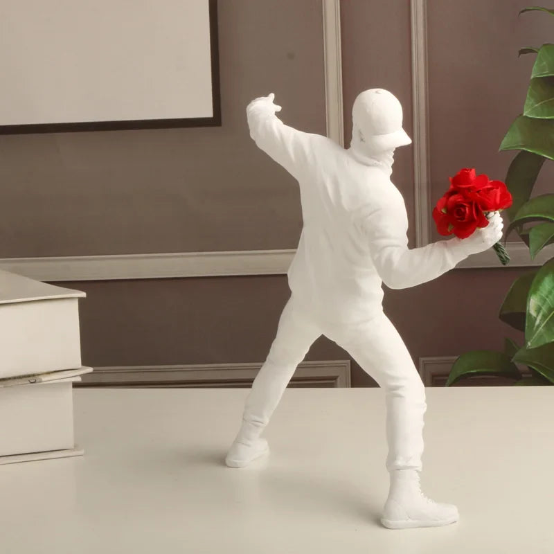 Escultura Harmonia em Movimento Homem Lançando Flor